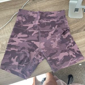 Lululemon pink camo align short